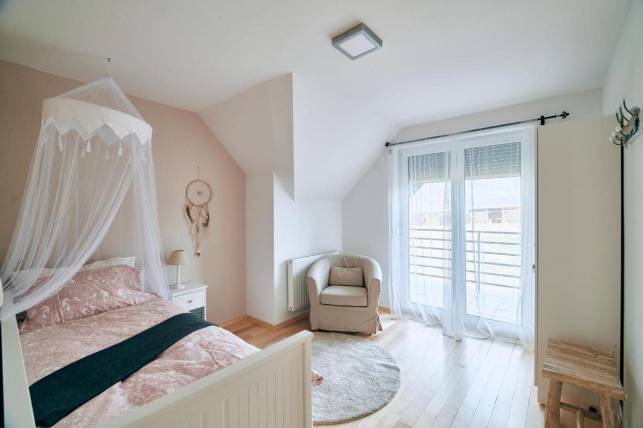 House Eden With Mountain Views Διαμέρισμα Μπλεντ Εξωτερικό φωτογραφία