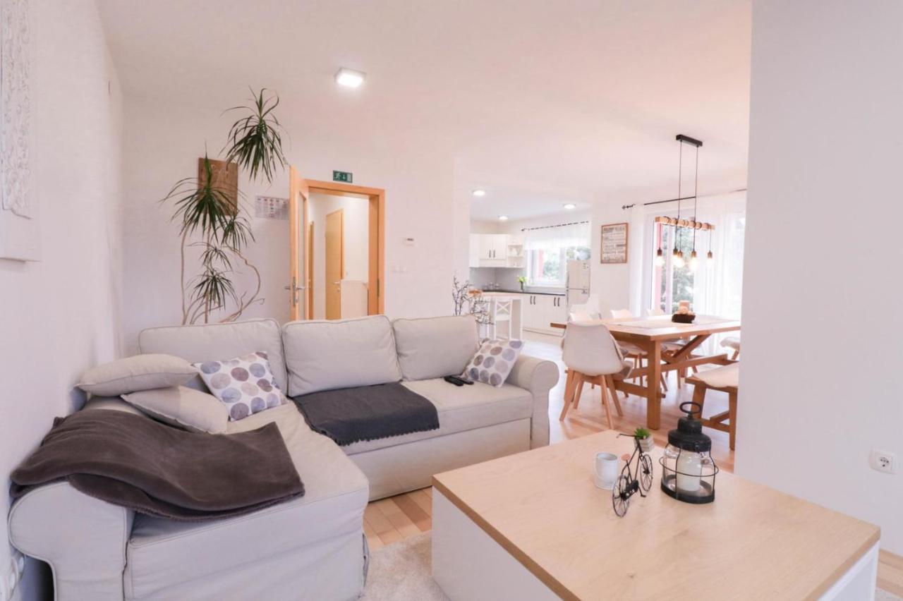 House Eden With Mountain Views Διαμέρισμα Μπλεντ Εξωτερικό φωτογραφία